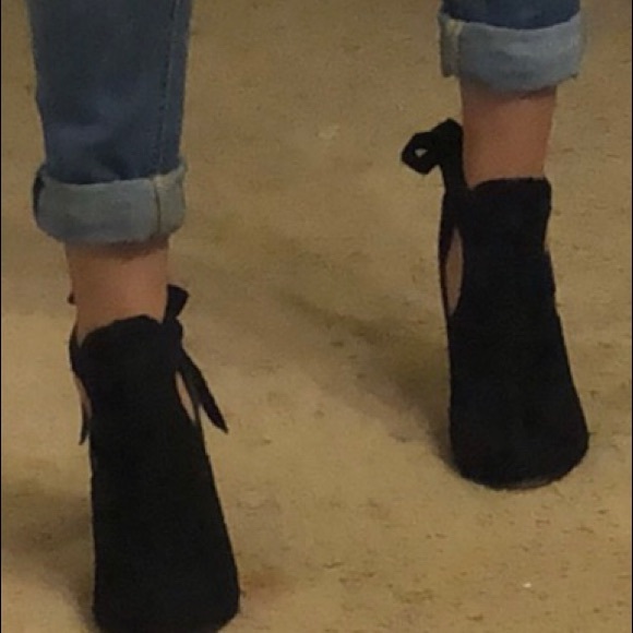 Black heels - Picture 2 of 4